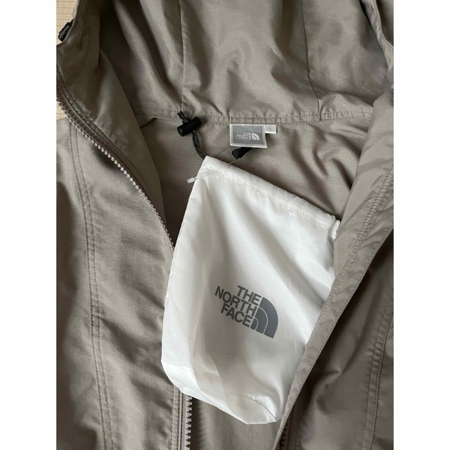 THE NORTH FACE(ザノースフェイス)の新品未使用　タグ付き　ノースフェイス　レディース　ジャケット　L グレー レディースのジャケット/アウター(ナイロンジャケット)の商品写真