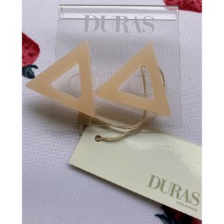 デュラス(DURAS)の新品！未使用品！★極美品★デュラス　トライアングルピアス　淡ピンク　タグ付き！(ピアス)