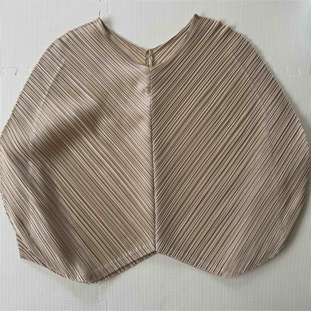 PLEATS PLEASE ISSEY MIYAKE(プリーツプリーズイッセイミヤケ)のプリーツプリーズトップス レディースのトップス(カットソー(半袖/袖なし))の商品写真