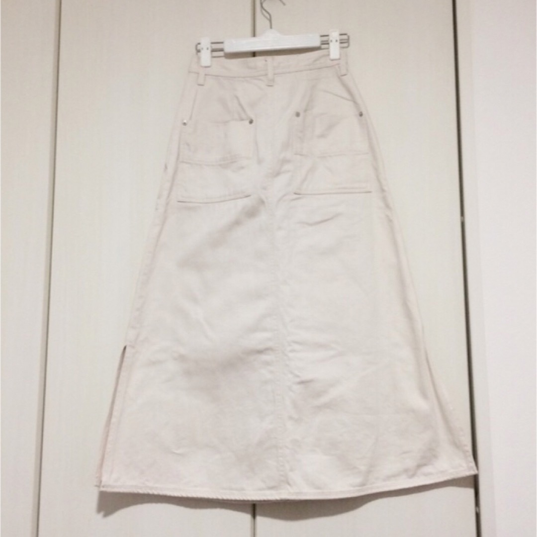 SLY(スライ)の春夏に♡SLY♡スライ♡ホワイトデニムロングスカート♡フロントボタン♡白 レディースのスカート(ロングスカート)の商品写真