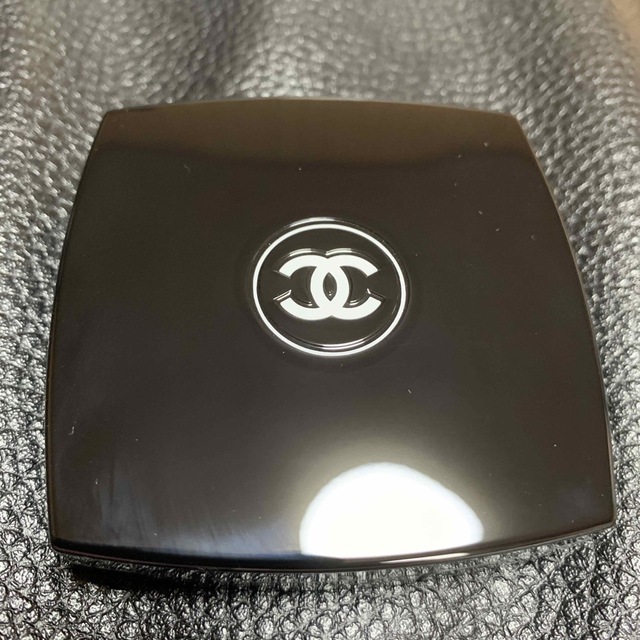 CHANEL(シャネル)のCHANELシャネル　プードゥル　ルミエールグラッセ　フェイスパウダー コスメ/美容のベースメイク/化粧品(フェイスパウダー)の商品写真