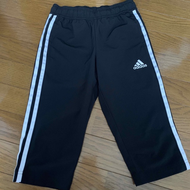 adidas(アディダス)のアディダス adidas 美品 140cm 膝下丈 ハーフパンツ キッズ/ベビー/マタニティのキッズ服男の子用(90cm~)(パンツ/スパッツ)の商品写真