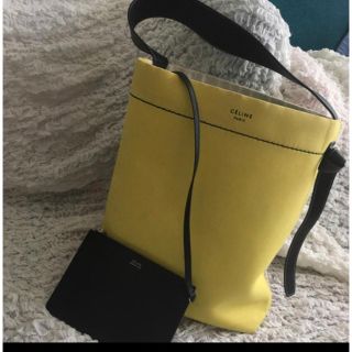 セリーヌ(celine)のセリーヌ⭐︎ツイステッドカバ⭐︎イエロー×オブホワイト(ショルダーバッグ)