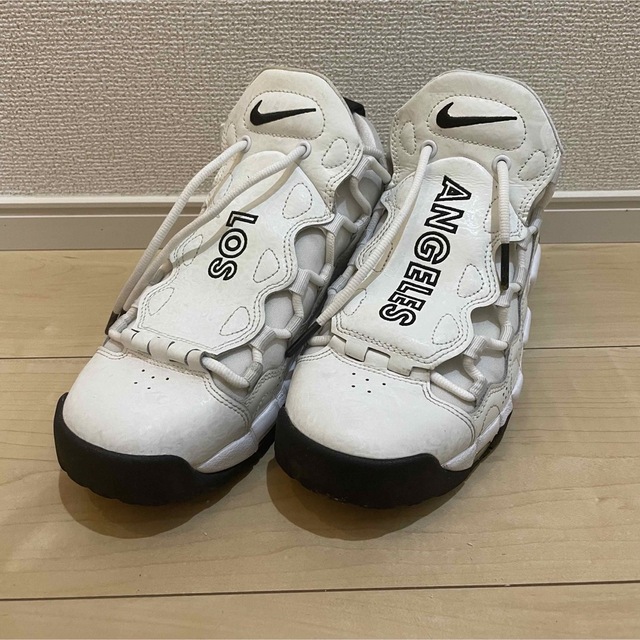 NIKE(ナイキ)のW AIR MORE MONEY LX ホワイト エアモアマネー 24cm レディースの靴/シューズ(スニーカー)の商品写真