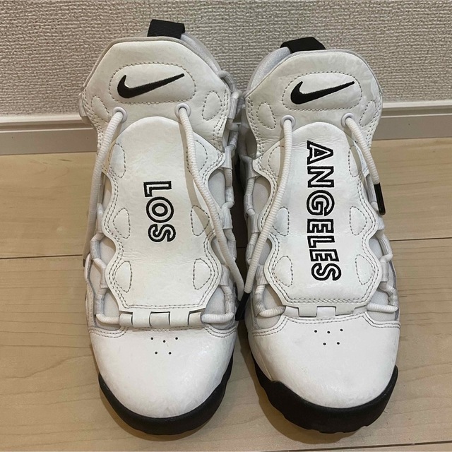 NIKE(ナイキ)のW AIR MORE MONEY LX ホワイト エアモアマネー 24cm レディースの靴/シューズ(スニーカー)の商品写真