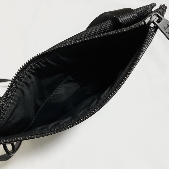 Paul Smith(ポールスミス)の美品　ポールスミス　ショルダーバッグ　マルチストライプ　サコッシュ　黒　斜め掛け メンズのバッグ(ショルダーバッグ)の商品写真