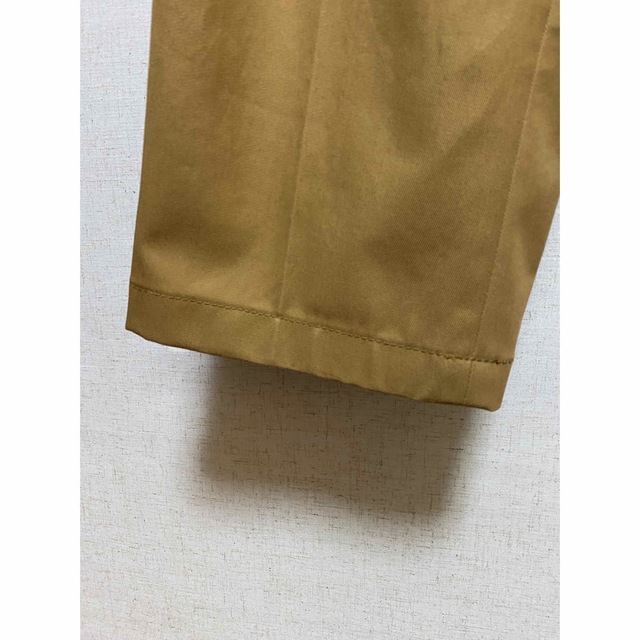 UNIQLO(ユニクロ)の【新品未使用】ユニクロ＋J ワンタックテーパードパンツ ダークブラウン W79 メンズのパンツ(チノパン)の商品写真