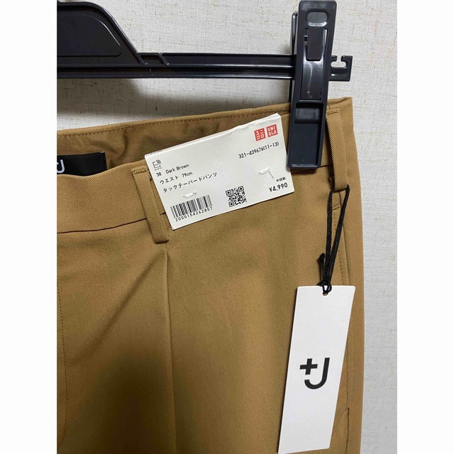 UNIQLO(ユニクロ)の【新品未使用】ユニクロ＋J ワンタックテーパードパンツ ダークブラウン W79 メンズのパンツ(チノパン)の商品写真