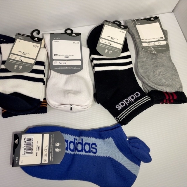 adidas(アディダス)の【新品】アディダス 靴下 ソックス 21-23cm 全5足 キッズ/ベビー/マタニティのこども用ファッション小物(靴下/タイツ)の商品写真