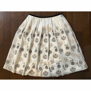 ミナペルホネン(mina perhonen)のミナペルホネン　quartet カルテット　刺繍スカート 38(ひざ丈スカート)