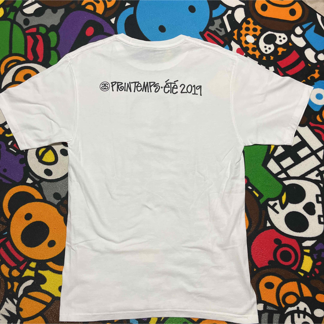 STUSSY - STUSSY Printemps カールラガーフェルド 追悼 tシャツ STUSSY - STUSSY Printemps カールラガーフェルド 追悼 tシャツ