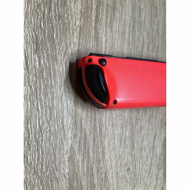 Nintendo Switch(ニンテンドースイッチ)のswich joy-con スイッチ ジョイコン 右 ジャンク エンタメ/ホビーのゲームソフト/ゲーム機本体(携帯用ゲーム機本体)の商品写真