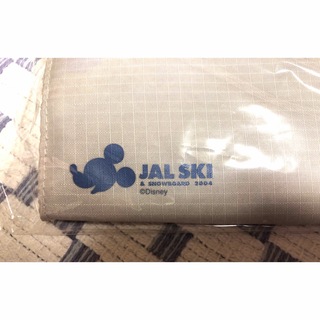 ミッキーマウス(ミッキーマウス)のJAL SKIバッグとミッキーTシャツ(キャラクターグッズ)