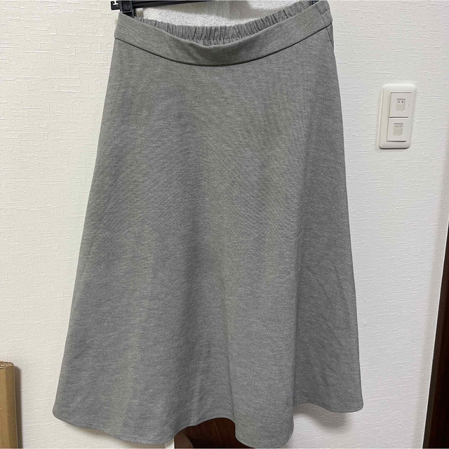 UNIQLO(ユニクロ)のGu ポンチフレアスカート グレー レディースのスカート(ロングスカート)の商品写真