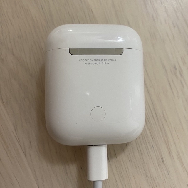 Apple(アップル)のAirpods 第1世代　箱あり スマホ/家電/カメラのオーディオ機器(ヘッドフォン/イヤフォン)の商品写真