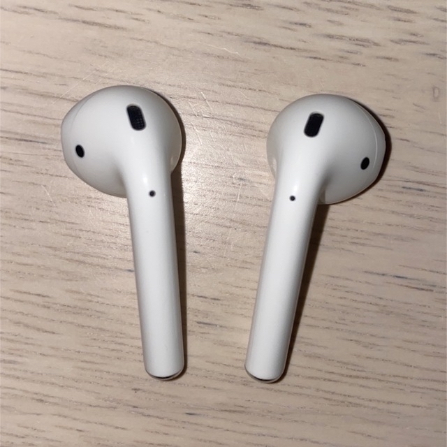 Apple(アップル)のAirpods 第1世代　箱あり スマホ/家電/カメラのオーディオ機器(ヘッドフォン/イヤフォン)の商品写真