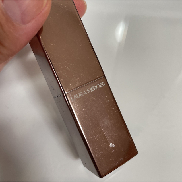 laura mercier(ローラメルシエ)のローラ メルシエ ルージュ エッセンシャル シルキー クリーム リップスティック コスメ/美容のベースメイク/化粧品(口紅)の商品写真