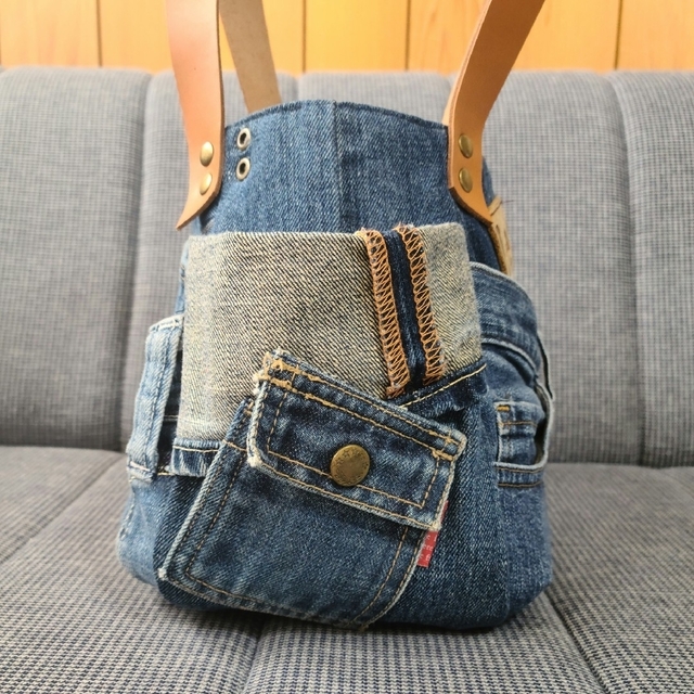 【れおぽんさま専用】デニムリメイクトートバッグ　Denim ハンドメイドのファッション小物(バッグ)の商品写真