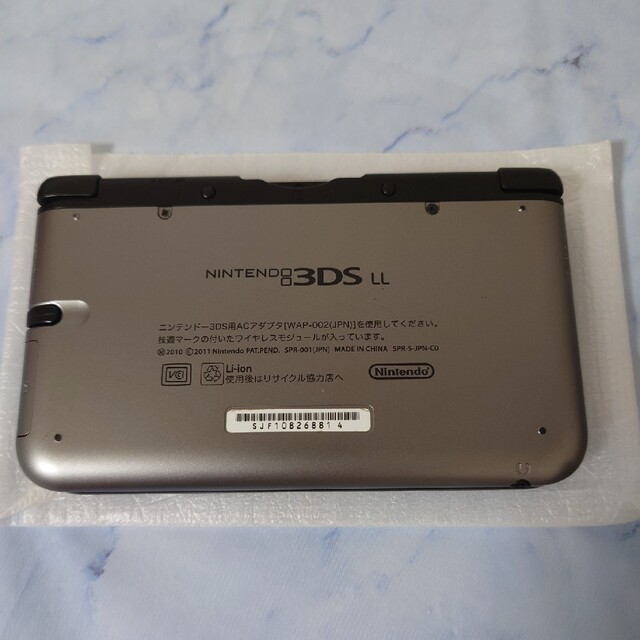 ニンテンドー3DS(ニンテンドー3DS)のニンテンドー3DS LL シルバー×ブラック超美品 エンタメ/ホビーのゲームソフト/ゲーム機本体(携帯用ゲーム機本体)の商品写真