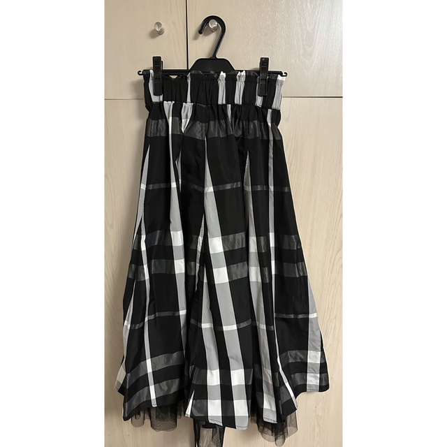 And Couture(アンドクチュール)のチェック&チュールリバーシブルスカート　M 黒系チェック レディースのスカート(ひざ丈スカート)の商品写真