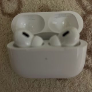 アップル(Apple)のAirPodspro新品(ストラップ/イヤホンジャック)