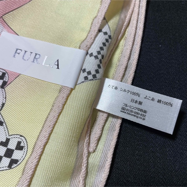 Furla(フルラ)の新品　フルラ　シルク混　バッグ柄　大判ハンカチ　イエロー レディースのファッション小物(ハンカチ)の商品写真