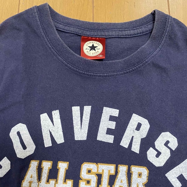 CONVERSE(コンバース)の【値下げ】CONVERSE コンバース　☆ 男の子　Tシャツ　紺　130㎝ キッズ/ベビー/マタニティのキッズ服男の子用(90cm~)(Tシャツ/カットソー)の商品写真