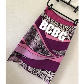 ビーシービージーマックスアズリア(BCBGMAXAZRIA)の💜【BCBG】引っ越しsale　パイソン　ゼブラ　ピンク　紫　アニマル　幾何学(ひざ丈スカート)