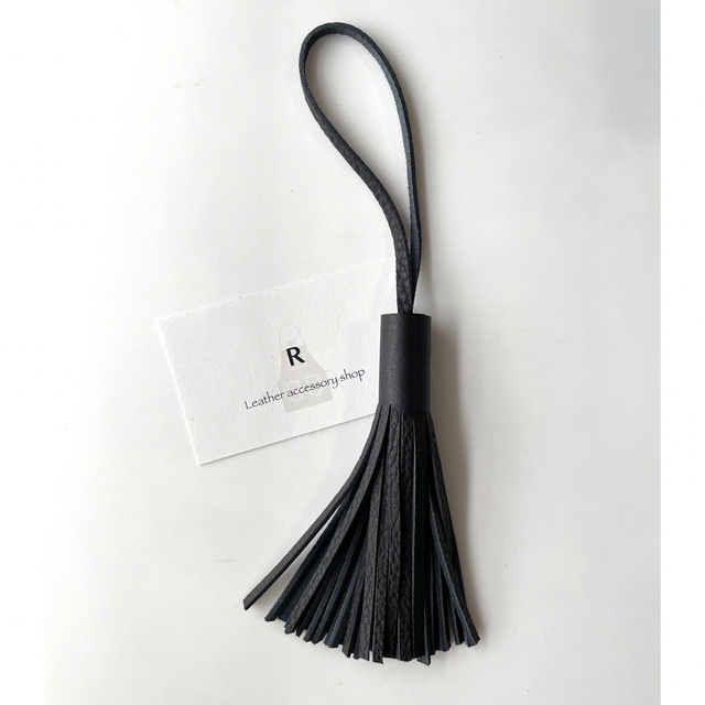ブラックシングルレザータッセル ハンドメイドのファッション小物(バッグチャーム)の商品写真