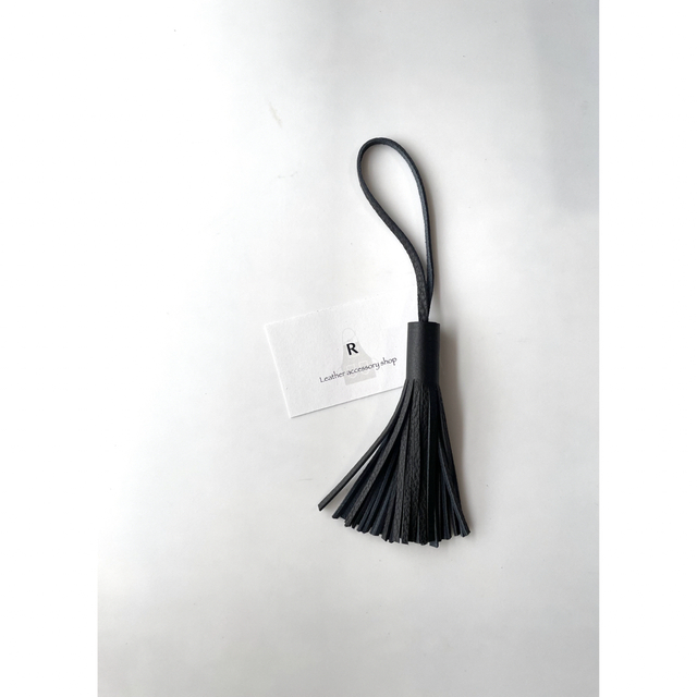 ブラックシングルレザータッセル ハンドメイドのファッション小物(バッグチャーム)の商品写真