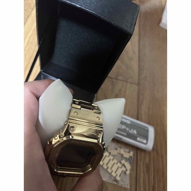 G-SHOCK(ジーショック)のG-SHOCK GMW-B5000GD-9JFフルメタル ゴールド メンズの時計(腕時計(デジタル))の商品写真