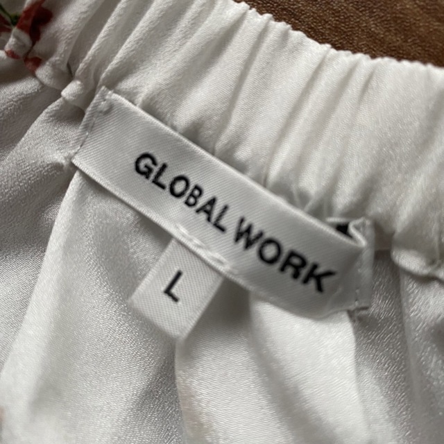 GLOBAL WORK(グローバルワーク)のグローバルワーク美品！前後2way 無地と花柄のカットソーLサイズ レディースのトップス(カットソー(半袖/袖なし))の商品写真