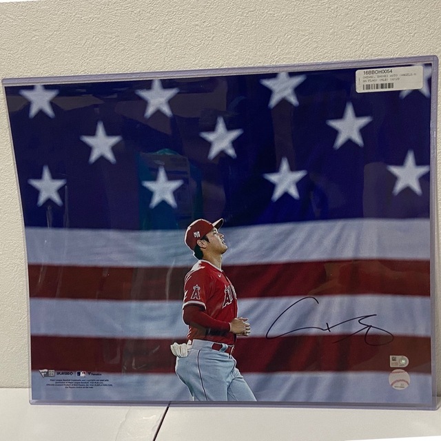 MLB(メジャーリーグベースボール)の大谷翔平 直筆サインフォト 16×20  MLB Fanatics ホログラム スポーツ/アウトドアの野球(記念品/関連グッズ)の商品写真