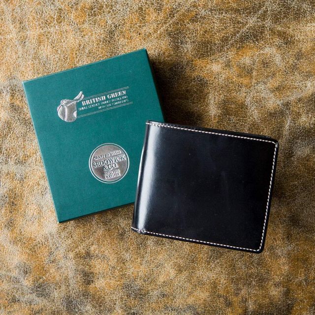 【色: 01.ブラック】ブリティッシュグリーン 二つ折り財布 英国製ブライドルレの通販 by OKN shop｜ラクマ