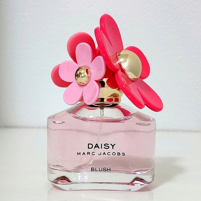 MARC JACOBS(マークジェイコブス)のマークジェイコブス デイジー ブラッシュ  50ml コスメ/美容の香水(香水(女性用))の商品写真