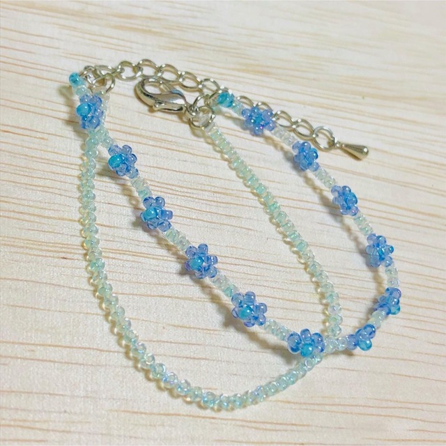 紫陽花ブレスレット　ハンドメイド　ビーズ　ブレスレット　青　水色　お花 ハンドメイドのアクセサリー(ブレスレット/バングル)の商品写真