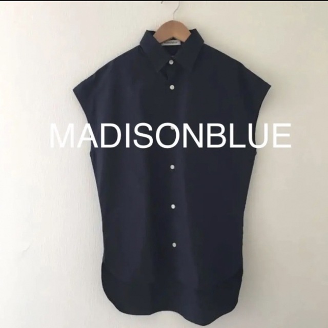 MADISONBLUE(マディソンブルー)のマディソンブルー  スリーブレス　シャツ　ブラウス　ネイビー レディースのトップス(シャツ/ブラウス(半袖/袖なし))の商品写真
