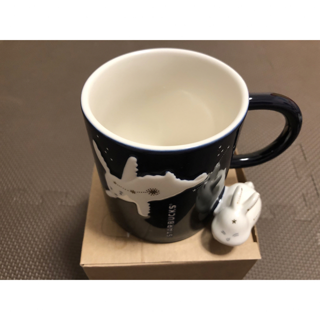 Starbucks(スターバックス)の【⭐︎在庫処分⭐︎格安出品⭐︎】海外限定　スターバックス　うさぎ　マグカップ インテリア/住まい/日用品のキッチン/食器(グラス/カップ)の商品写真