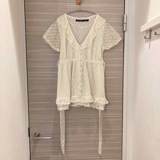 ZARA(ザラ)のZARA レーストップス　リボン　M レディースのトップス(シャツ/ブラウス(半袖/袖なし))の商品写真