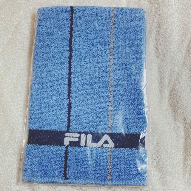 FILA(フィラ)の新品 ☆ FILA タオルハンカチ 青　ハンカチ　ブルー レディースのファッション小物(ハンカチ)の商品写真