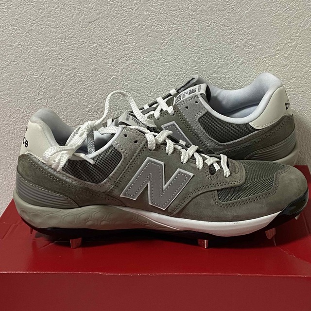 574（New Balance）(ゴーナナヨン)のNew Balance 574 大谷モデル スパイク グレー 27.5cm スポーツ/アウトドアの野球(シューズ)の商品写真