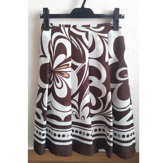【極美品】ボタニカルフラワースカート ブラウン M レディースのスカート(ひざ丈スカート)の商品写真