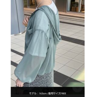 ミスティウーマン(mysty woman)の【新品タグ無】mistywoman♡シアーパーカー(ブルゾン)