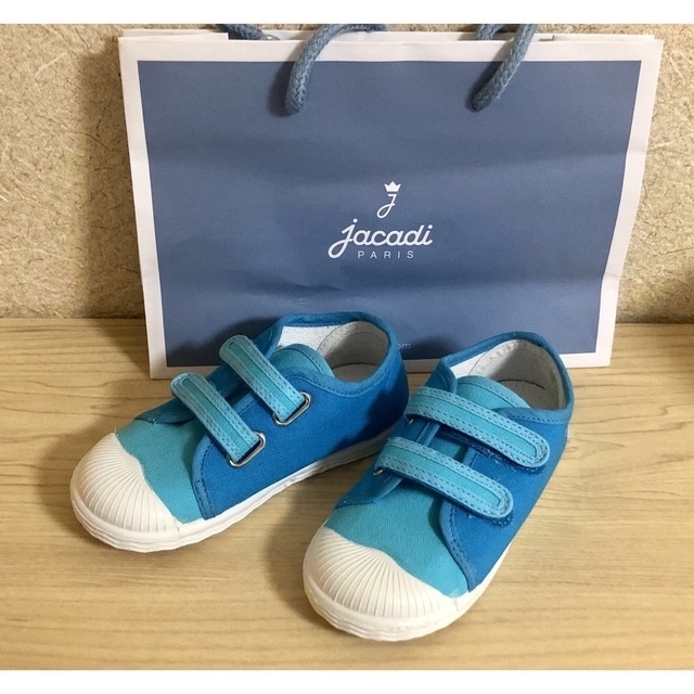 PETIT BATEAU(プチバトー)のジャカディ JACADI シューズ スニーカー 水色 キッズ/ベビー/マタニティのベビー靴/シューズ(~14cm)(スニーカー)の商品写真