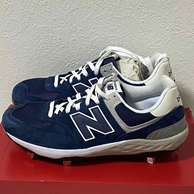 574（New Balance）(ゴーナナヨン)のNew Balance 574 大谷モデル スパイク ネイビー  28cm スポーツ/アウトドアの野球(シューズ)の商品写真