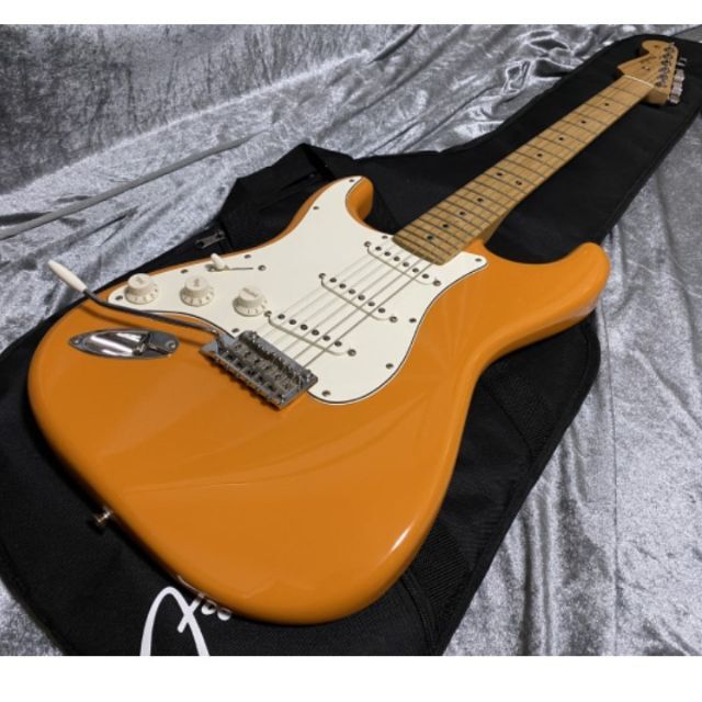 by　Fender　Player　shop｜フェンダー　ならラクマ　ストラトの通販　2022年製　Mexico　Fender　レフティモデル　へむへむ's