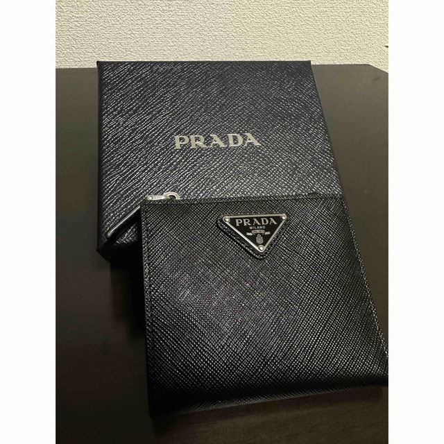 PRADA - PRADA サフィアーノトライアングル 財布 プラダ ブラックの
