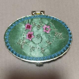 姫・乙女系　グリーンサテン　小花刺繍  コンパクト両面ミラー 手鏡　ヴィンテージ(ミラー)