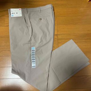 ユニクロ(UNIQLO)のUNIQLO 感動パンツ　コットンライク 新品未使用(スラックス)