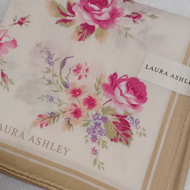 LAURA ASHLEY(ローラアシュレイ)の値下げ📌ローラアシュレイ☆大判ハンカチーフ58×58🌼 レディースのファッション小物(ハンカチ)の商品写真